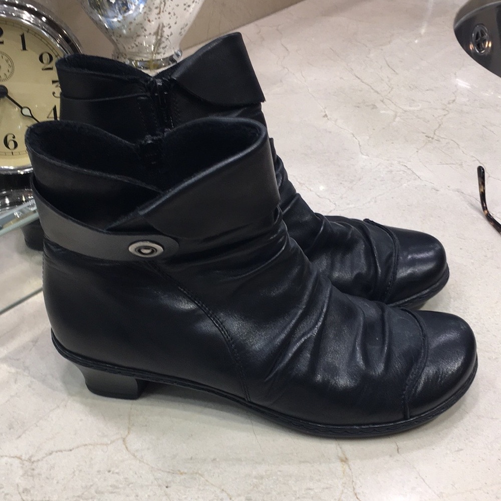 Rieker Black Leather Zip Side Bootie Worn Once 38